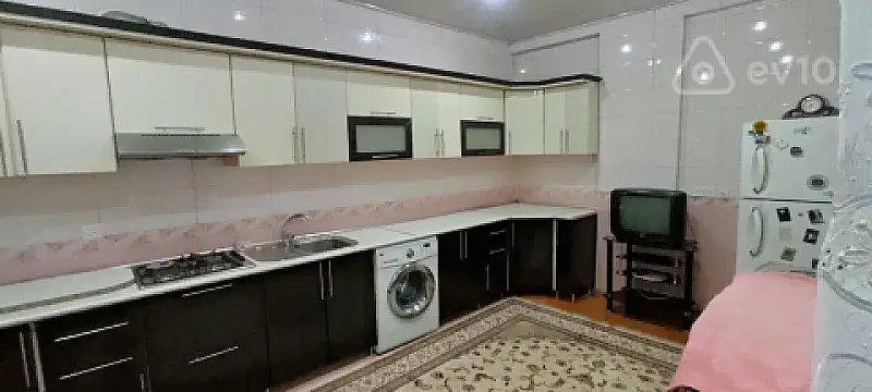 Kirayə verilir 2 otaqlı yeni tikili 65 m²