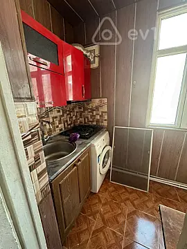 Kirayə verilir 2 otaqlı köhnə tikili 48 m²