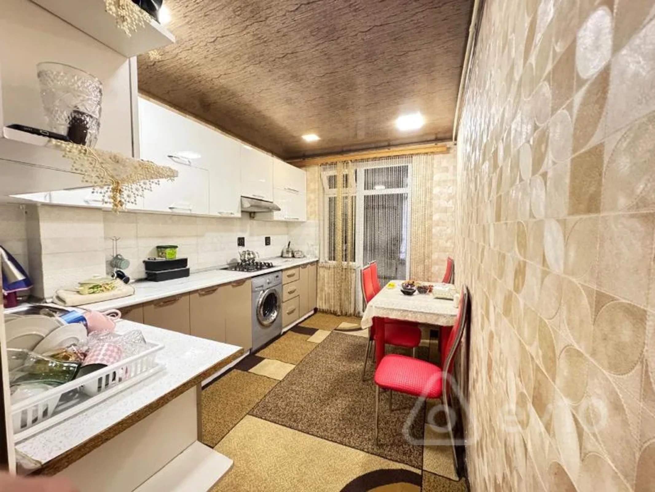 Satılır 4 otaqlı köhnə tikili 110 m²