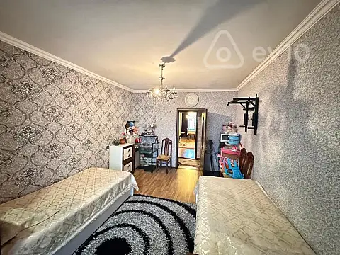 Satılır 4 otaqlı köhnə tikili 110 m²