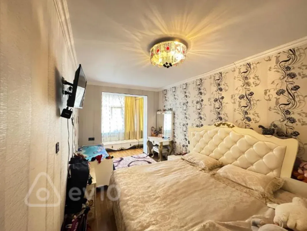 Satılır 4 otaqlı köhnə tikili 110 m²