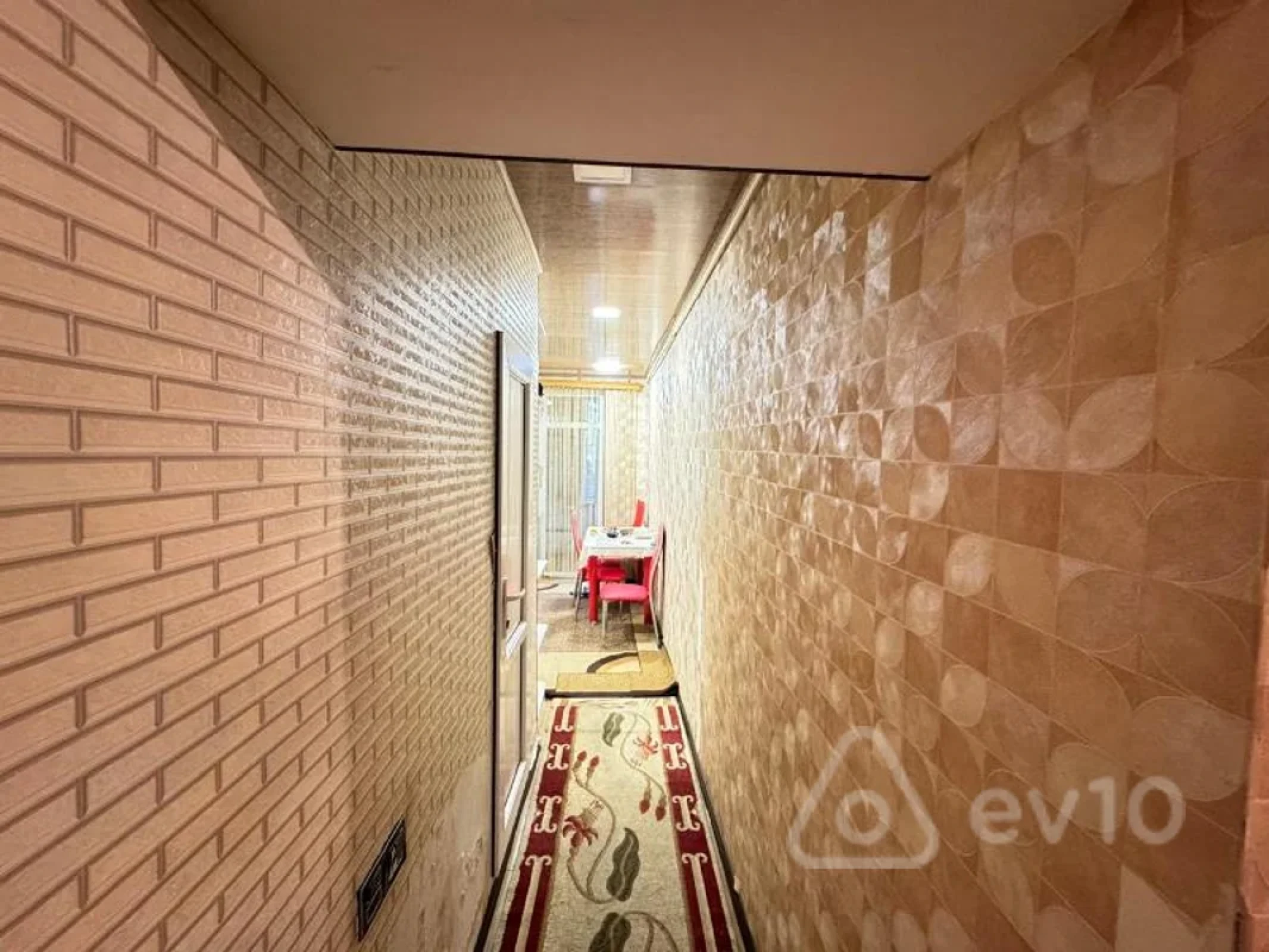 Satılır 4 otaqlı köhnə tikili 110 m²