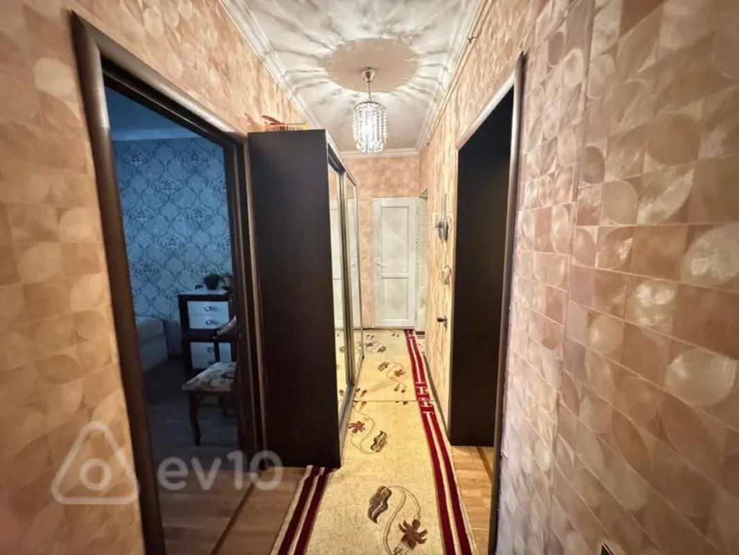 Satılır 4 otaqlı köhnə tikili 110 m²