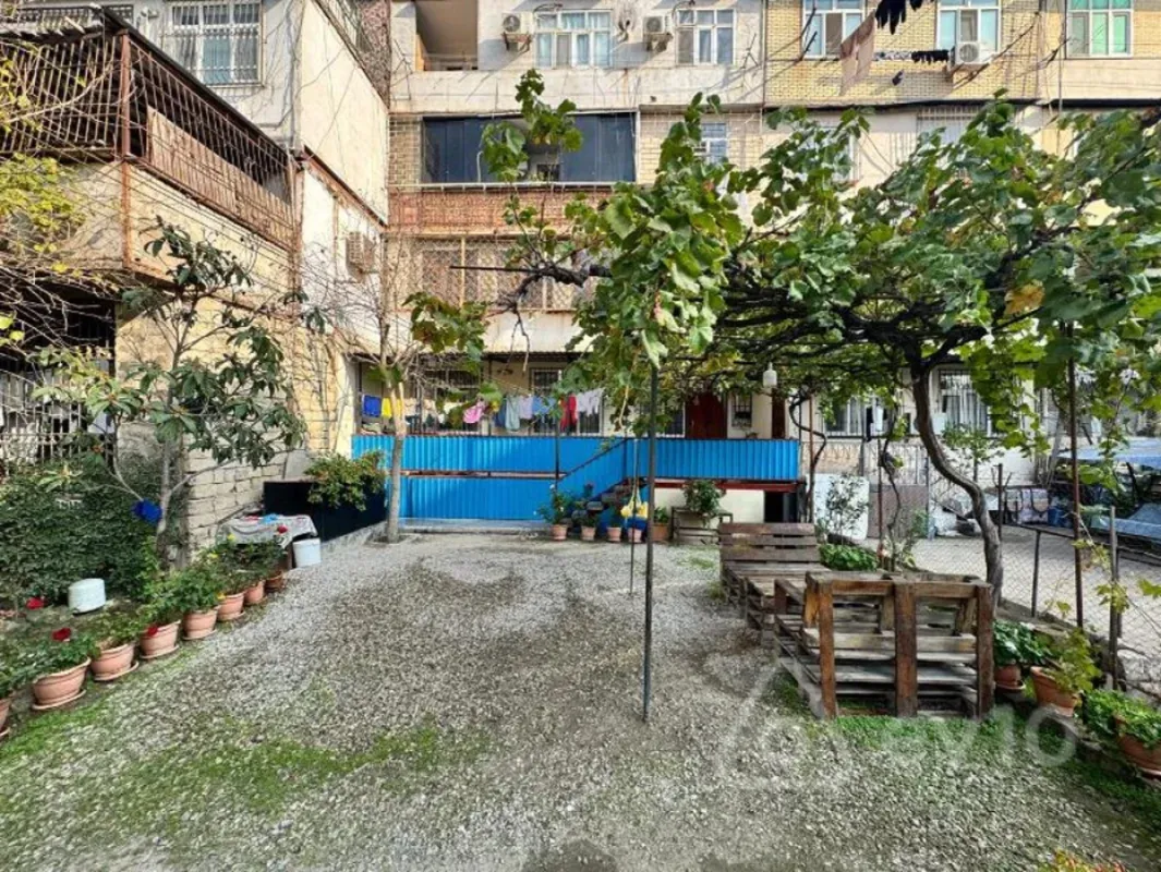 Satılır 4 otaqlı köhnə tikili 110 m²