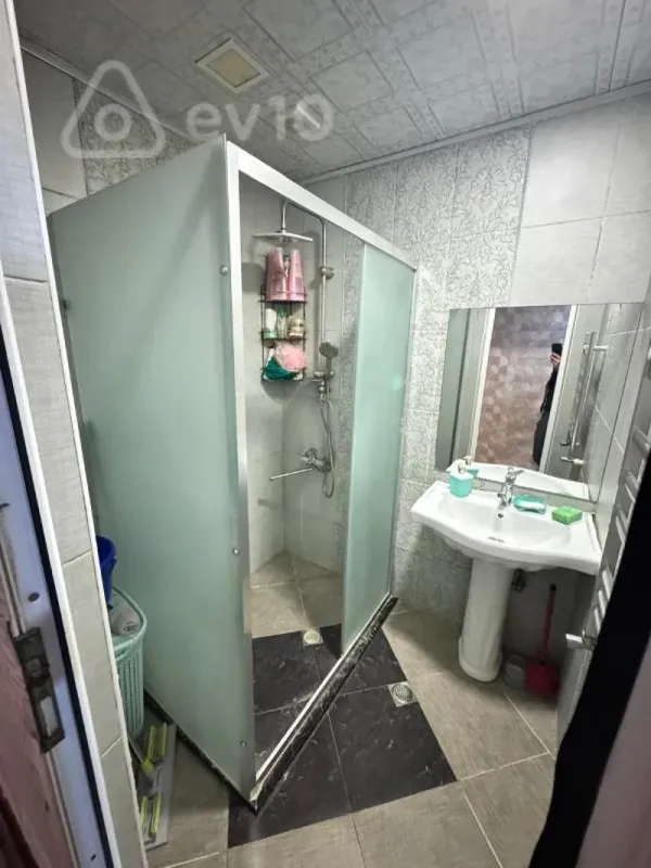 Satılır 4 otaqlı köhnə tikili 110 m²