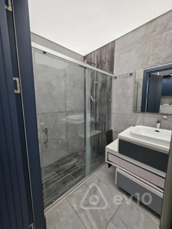 Kirayə verilir 2 otaqlı yeni tikili 70 m²