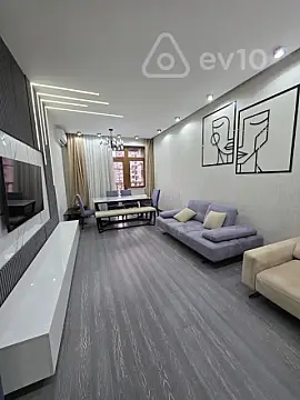Kirayə verilir 2 otaqlı yeni tikili 70 m²