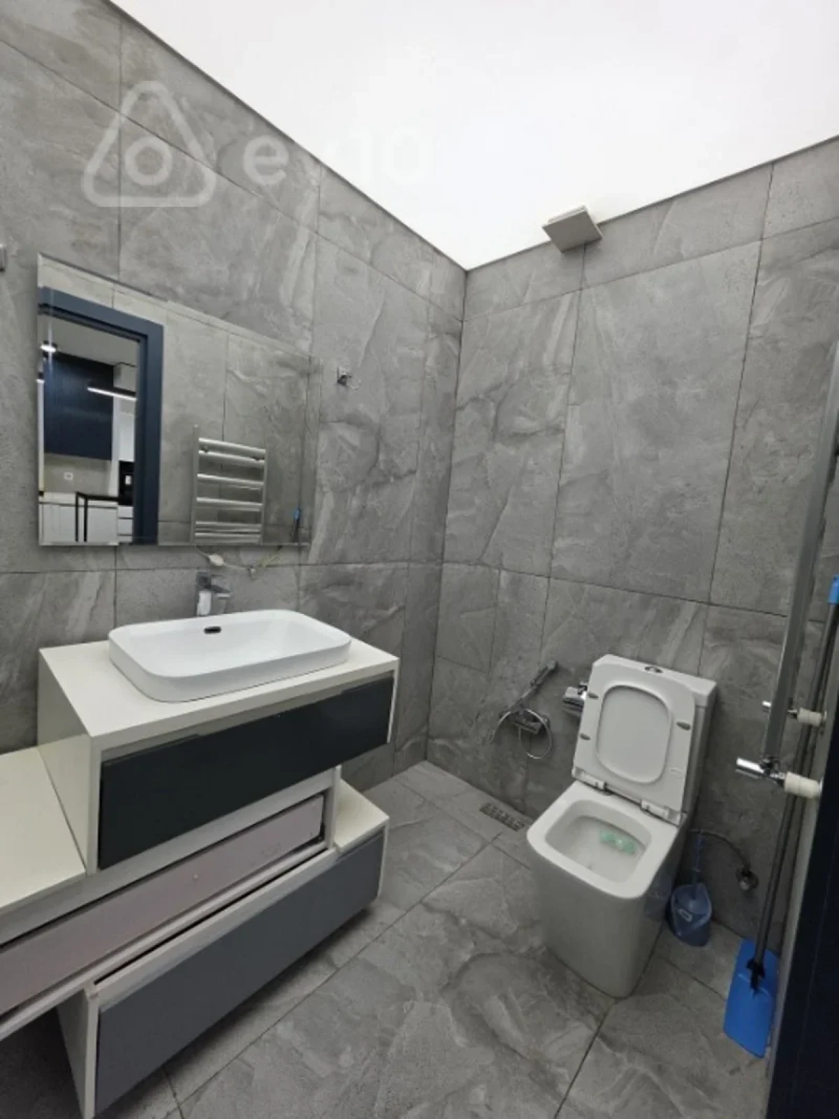 Kirayə verilir 2 otaqlı yeni tikili 70 m²