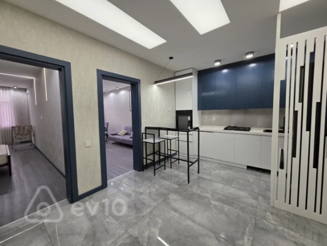 Kirayə verilir 2 otaqlı yeni tikili 70 m²