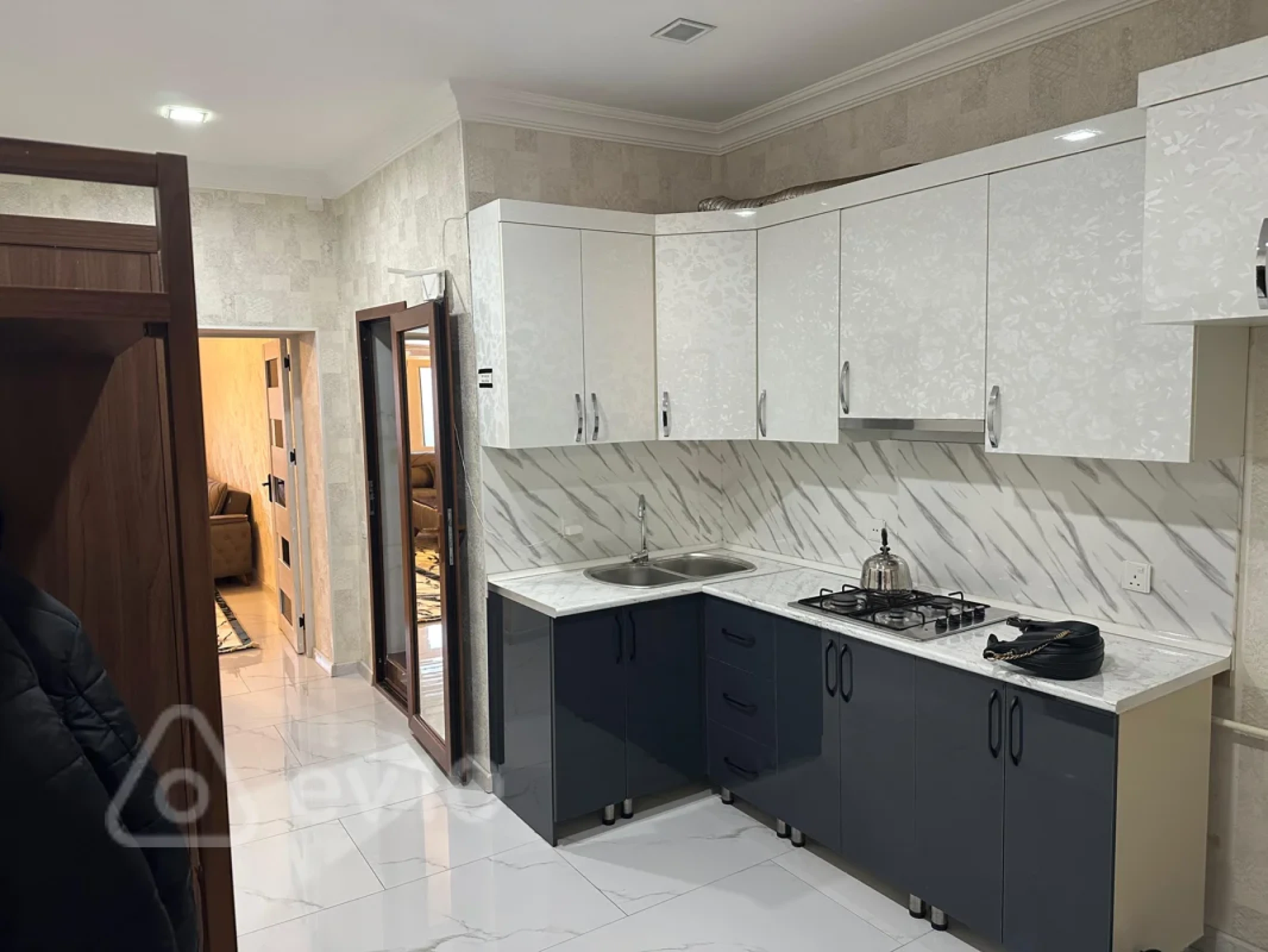 Kirayə verilir 3 otaqlı yeni tikili 70 m²