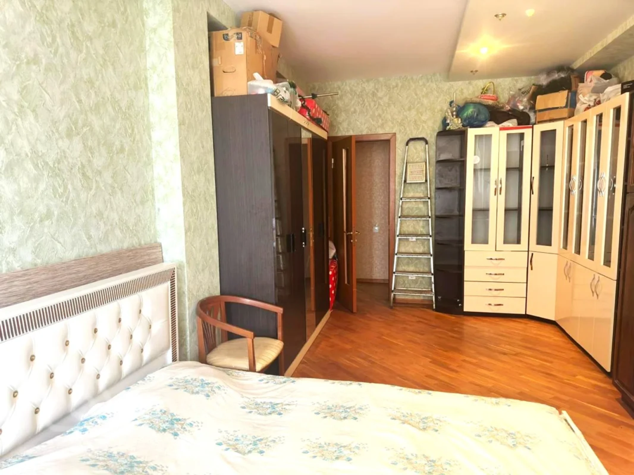 Kirayə verilir 3 otaqlı yeni tikili 190 m²