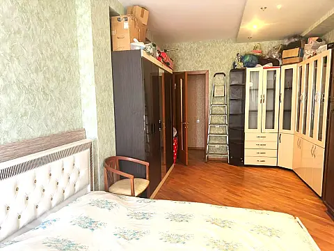 Kirayə verilir 3 otaqlı yeni tikili 190 m²