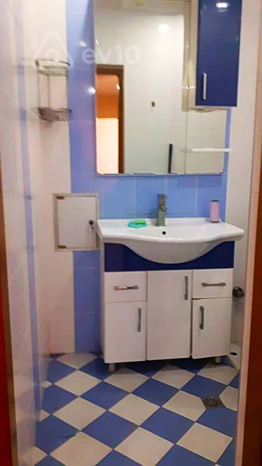 Kirayə verilir 3 otaqlı yeni tikili 190 m²