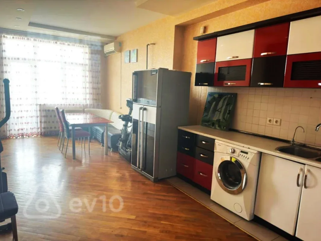 Kirayə verilir 3 otaqlı yeni tikili 190 m²