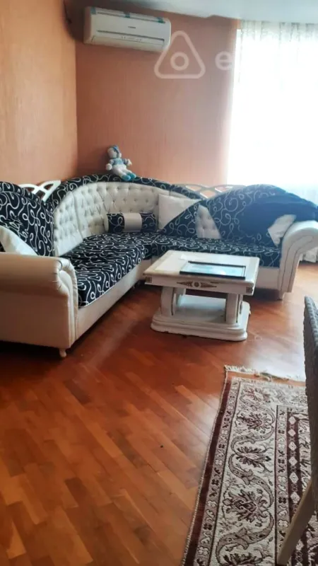 Kirayə verilir 3 otaqlı yeni tikili 190 m²