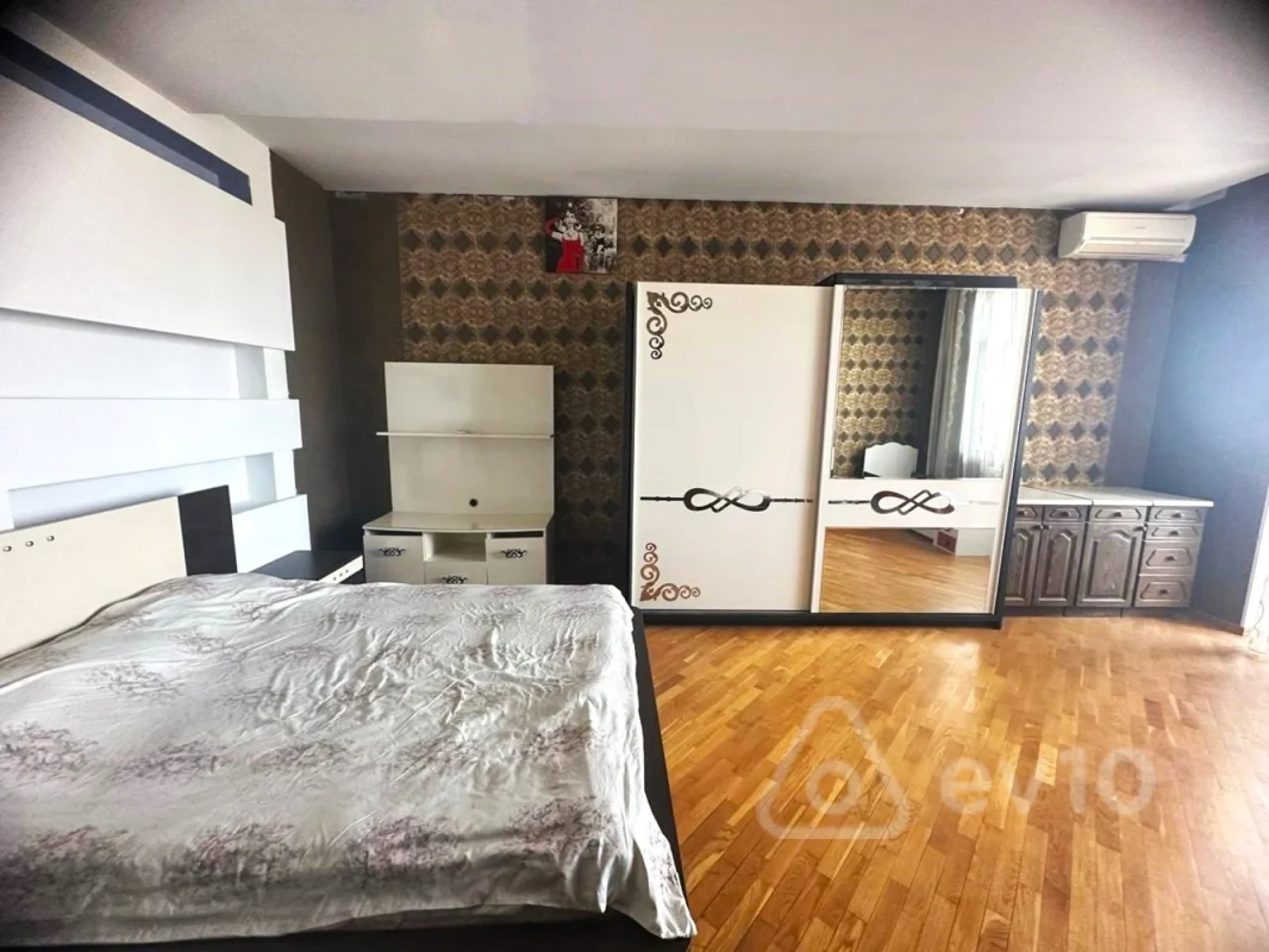 Kirayə verilir 3 otaqlı yeni tikili 190 m²