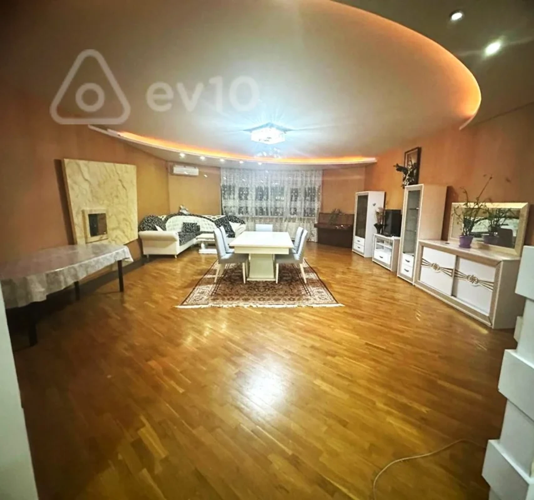 Kirayə verilir 3 otaqlı yeni tikili 190 m²