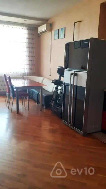 Kirayə verilir 3 otaqlı yeni tikili 190 m²