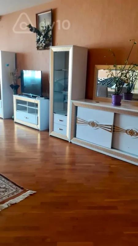 Kirayə verilir 3 otaqlı yeni tikili 190 m²