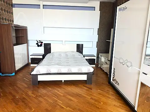 Kirayə verilir 3 otaqlı yeni tikili 190 m²