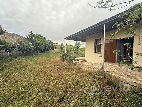 Satılır 1 otaqlı həyət evi 60 m²