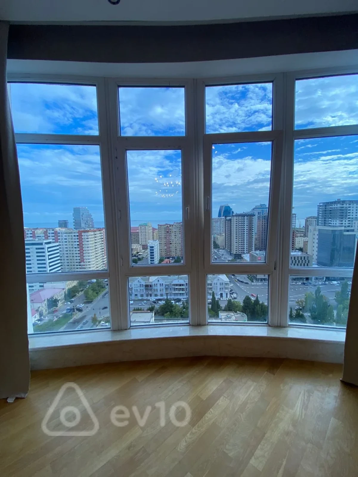 Kirayə verilir 3 otaqlı yeni tikili 160 m²