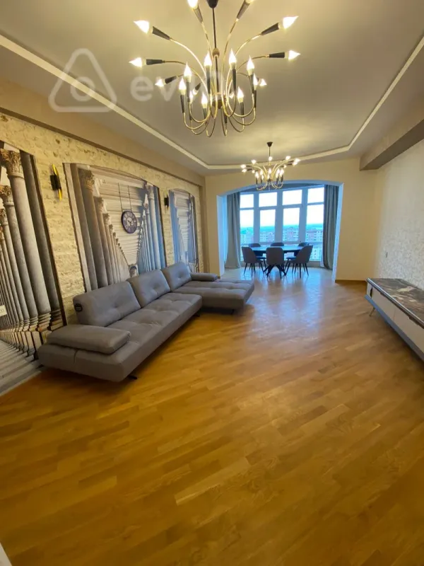Kirayə verilir 3 otaqlı yeni tikili 160 m²