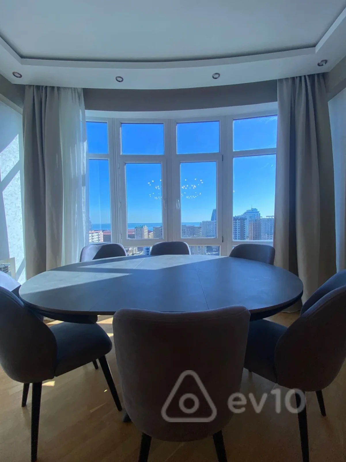 Kirayə verilir 3 otaqlı yeni tikili 160 m²