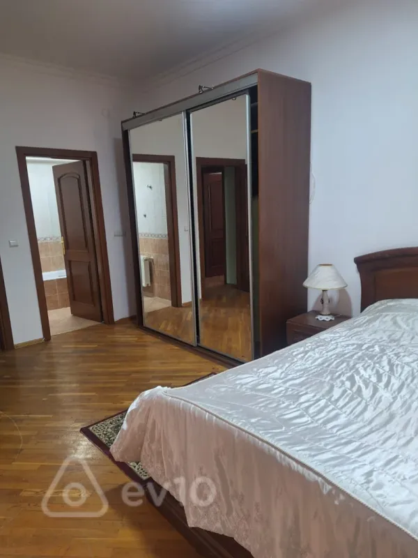 Kirayə verilir 3 otaqlı yeni tikili 125 m²