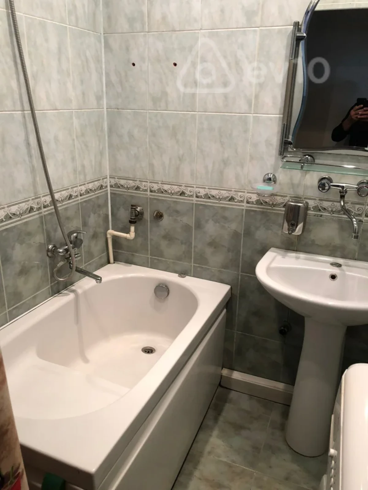 Kirayə verilir 2 otaqlı köhnə tikili 55 m²