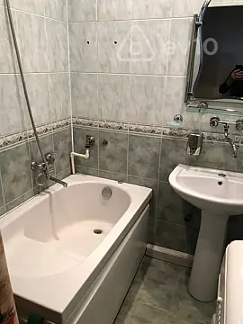 Kirayə verilir 2 otaqlı köhnə tikili 55 m²
