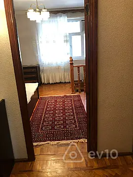Kirayə verilir 2 otaqlı köhnə tikili 55 m²