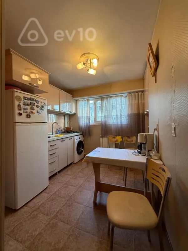 Kirayə verilir 3 otaqlı köhnə tikili 92 m²