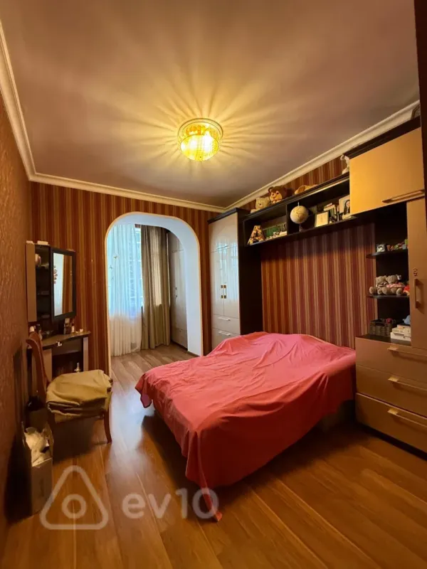 Kirayə verilir 3 otaqlı köhnə tikili 92 m²