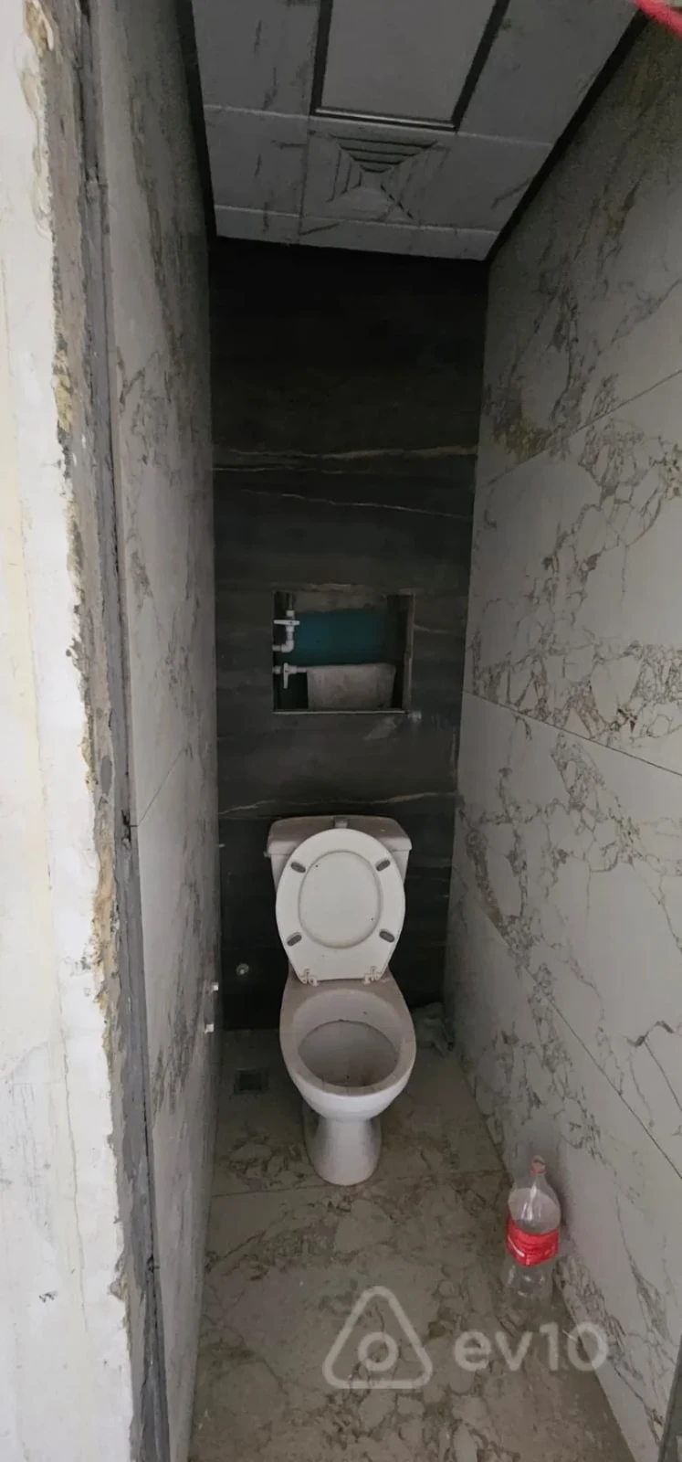 Satılır 5 otaqlı köhnə tikili 121 m²