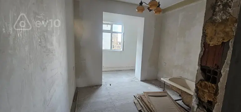 Satılır 5 otaqlı köhnə tikili 121 m²