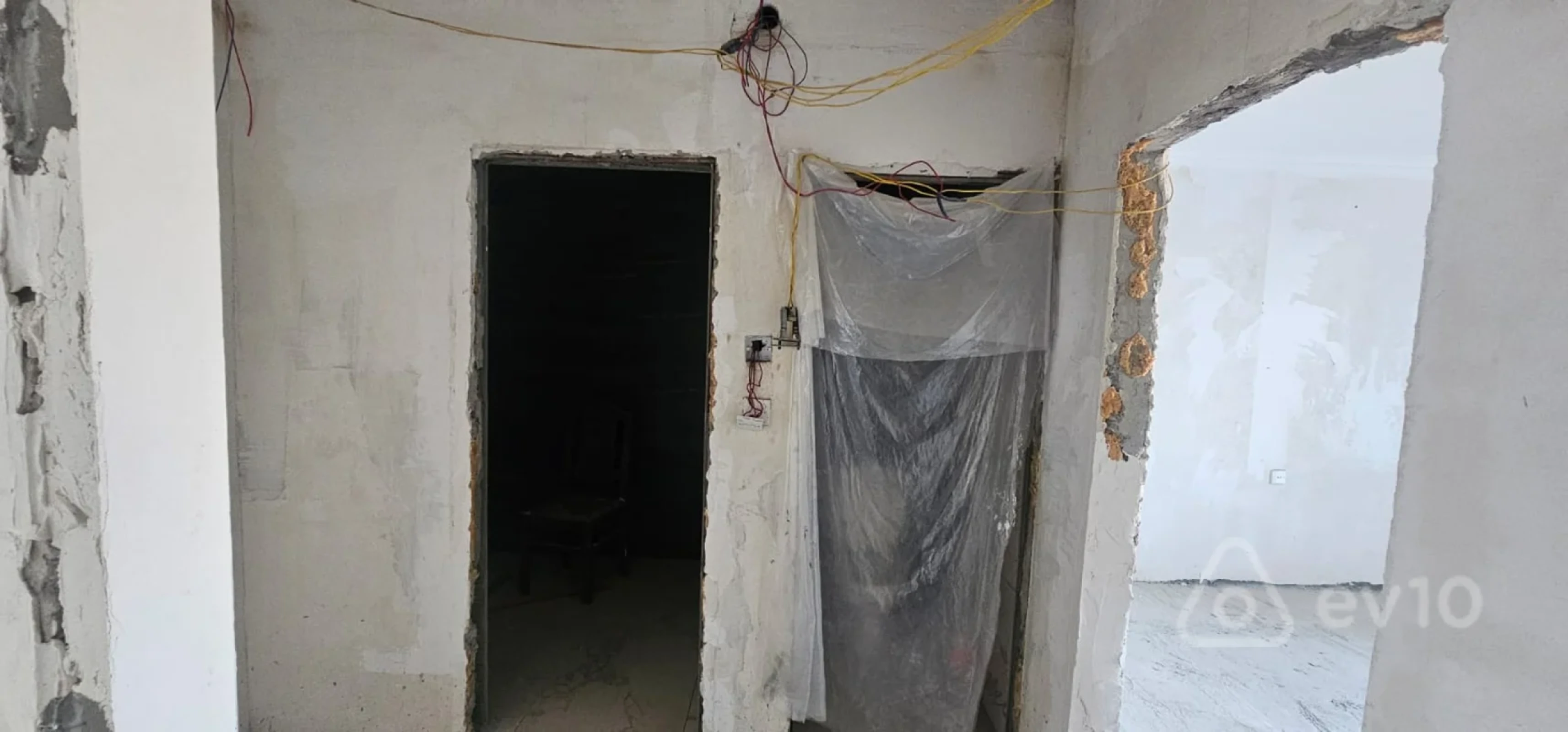 Satılır 5 otaqlı köhnə tikili 121 m²