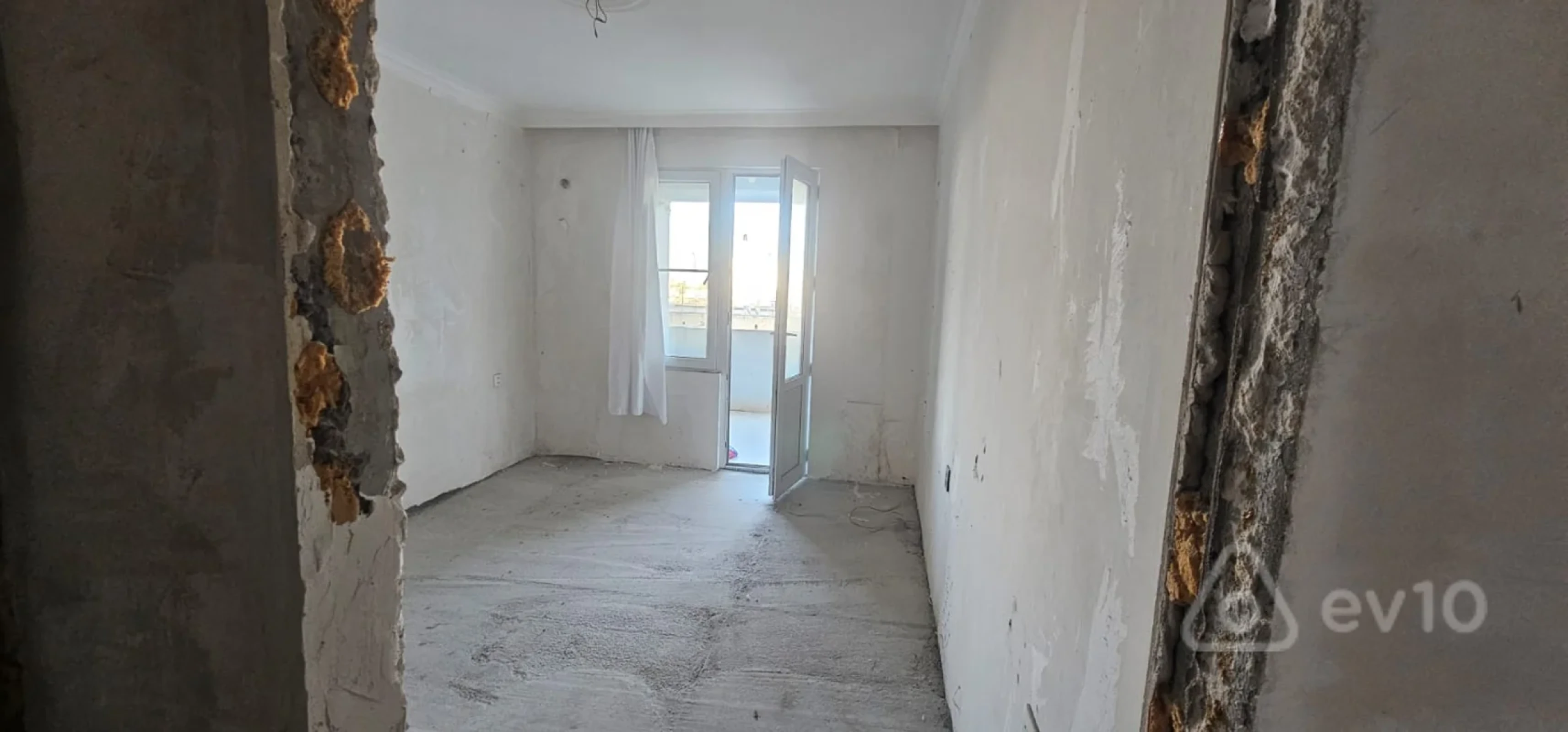 Satılır 5 otaqlı köhnə tikili 121 m²