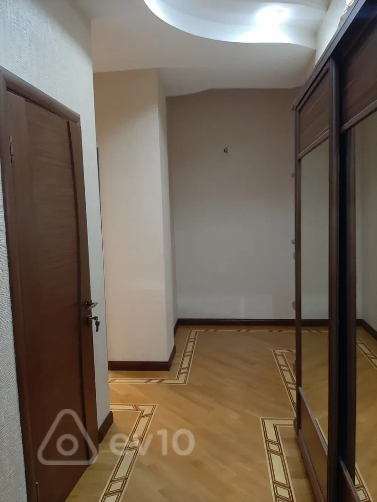Kirayə verilir 3 otaqlı yeni tikili 130 m²