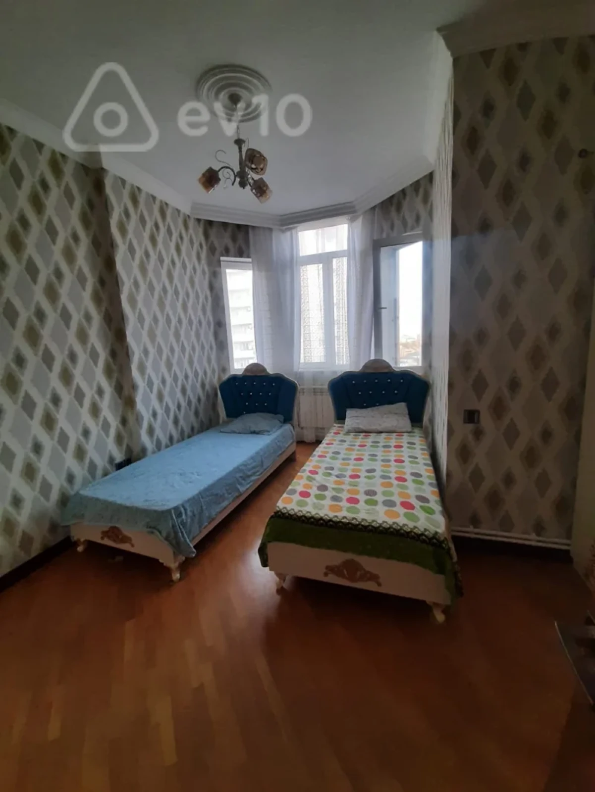 Kirayə verilir 3 otaqlı yeni tikili 130 m²