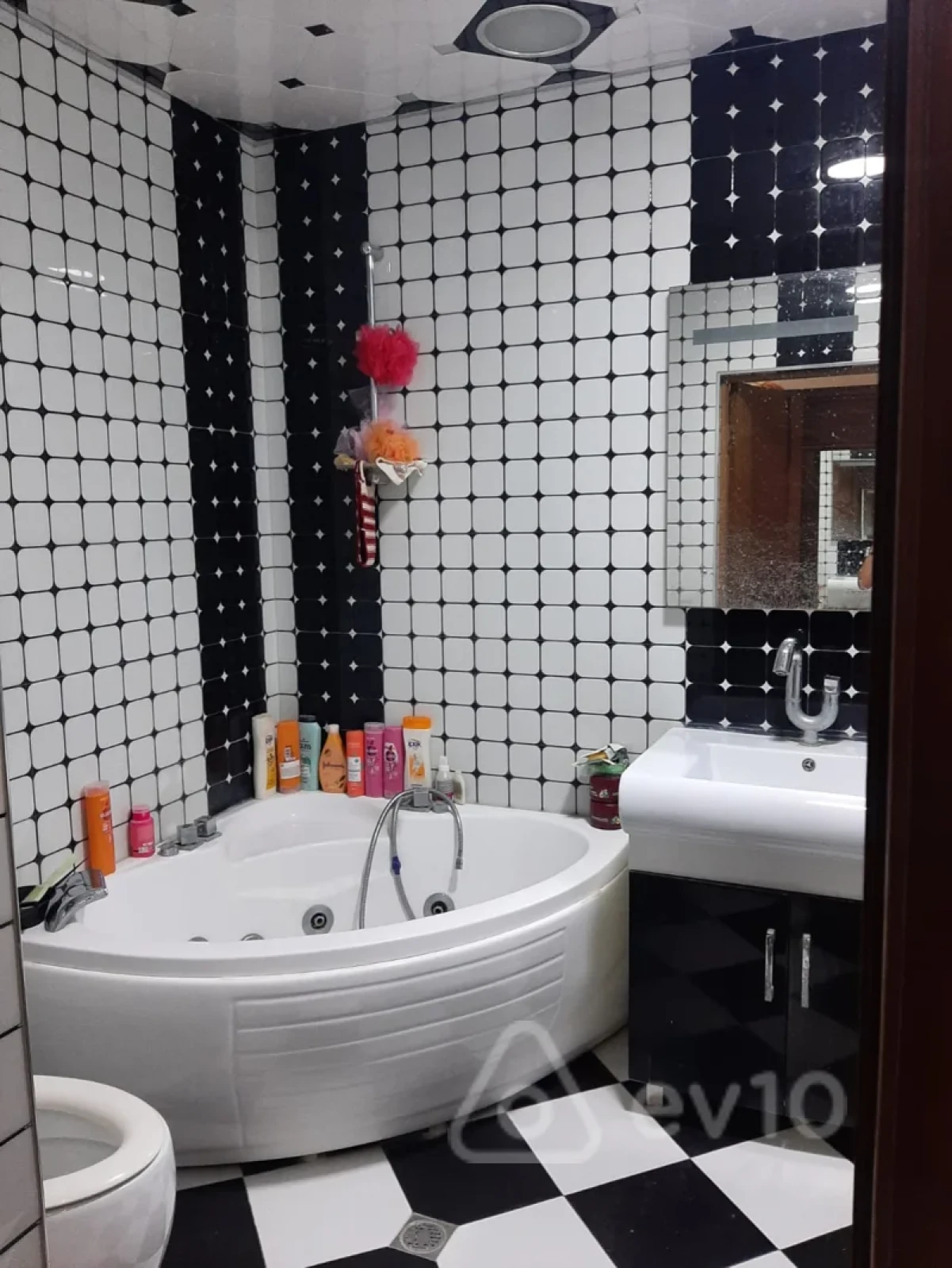 Kirayə verilir 3 otaqlı yeni tikili 130 m²