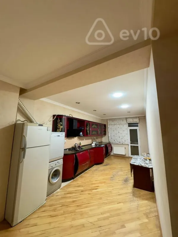 Kirayə verilir 3 otaqlı yeni tikili 170 m²