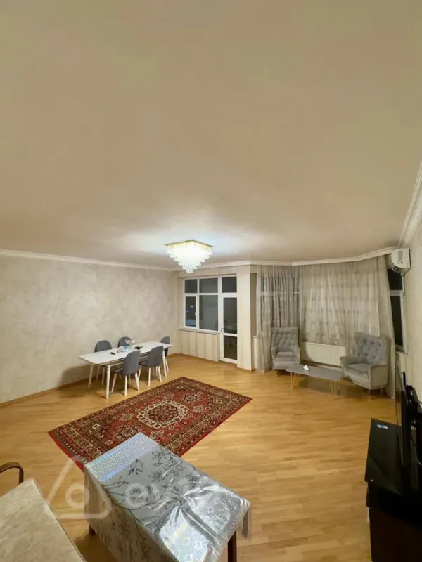 Kirayə verilir 3 otaqlı yeni tikili 170 m²