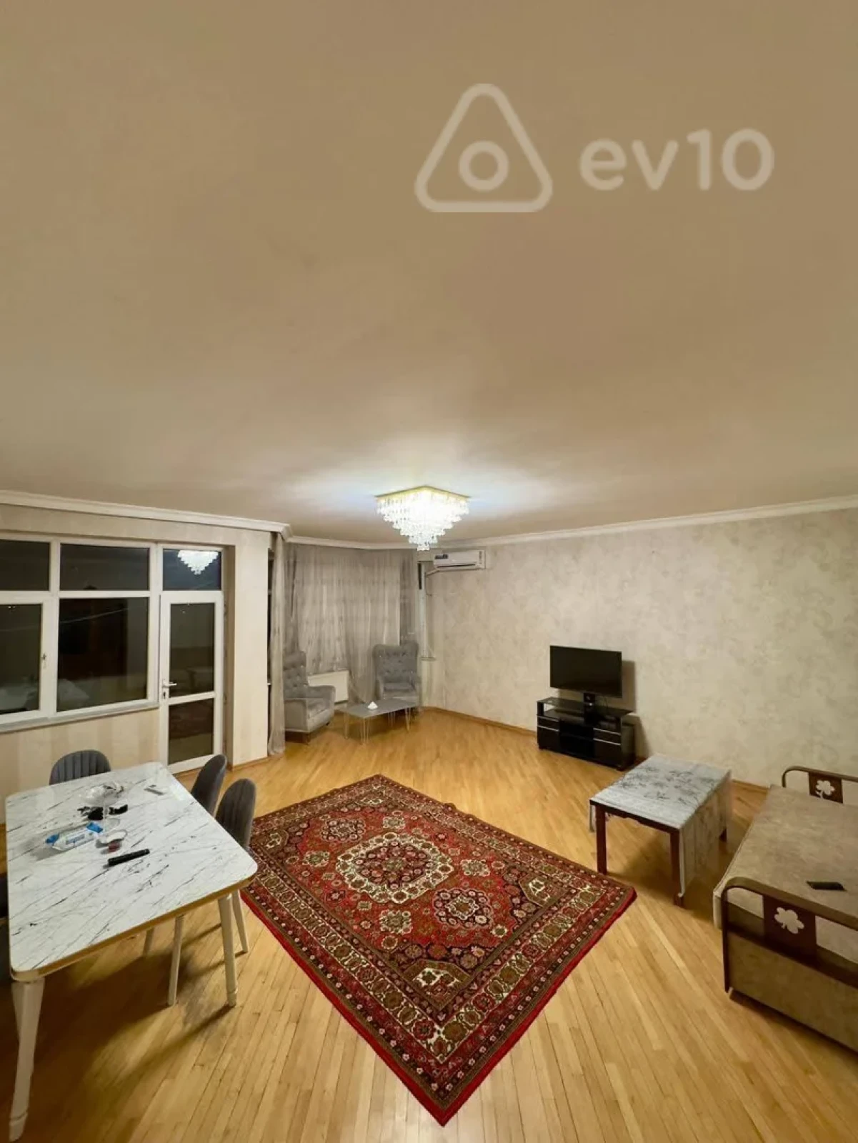 Kirayə verilir 3 otaqlı yeni tikili 170 m²