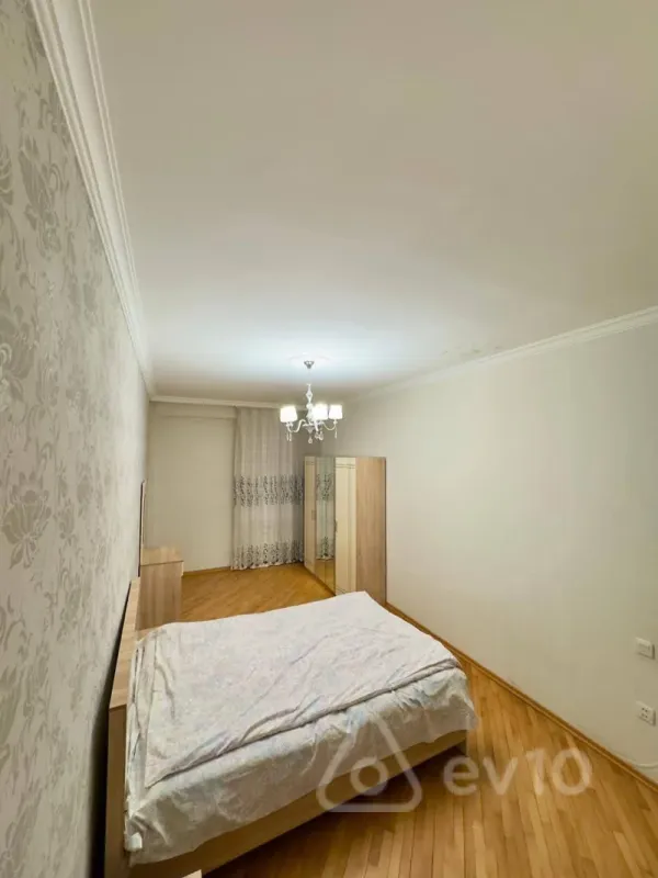 Kirayə verilir 3 otaqlı yeni tikili 170 m²