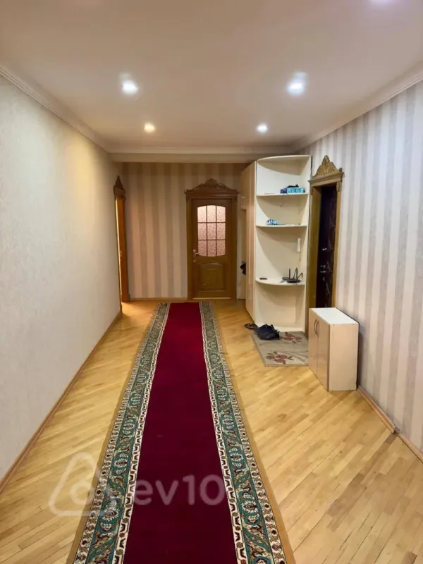 Kirayə verilir 3 otaqlı yeni tikili 170 m²