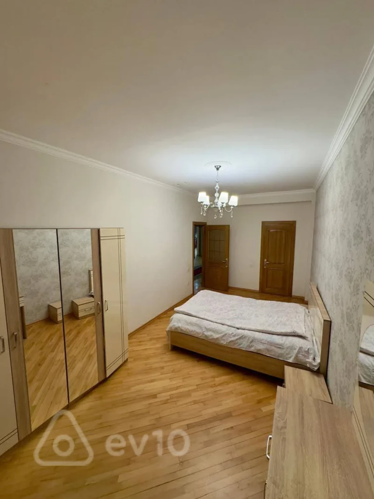 Kirayə verilir 3 otaqlı yeni tikili 170 m²