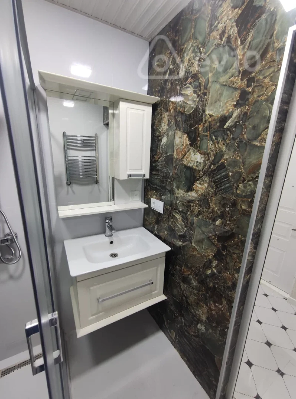 Kirayə verilir 3 otaqlı köhnə tikili 75 m²