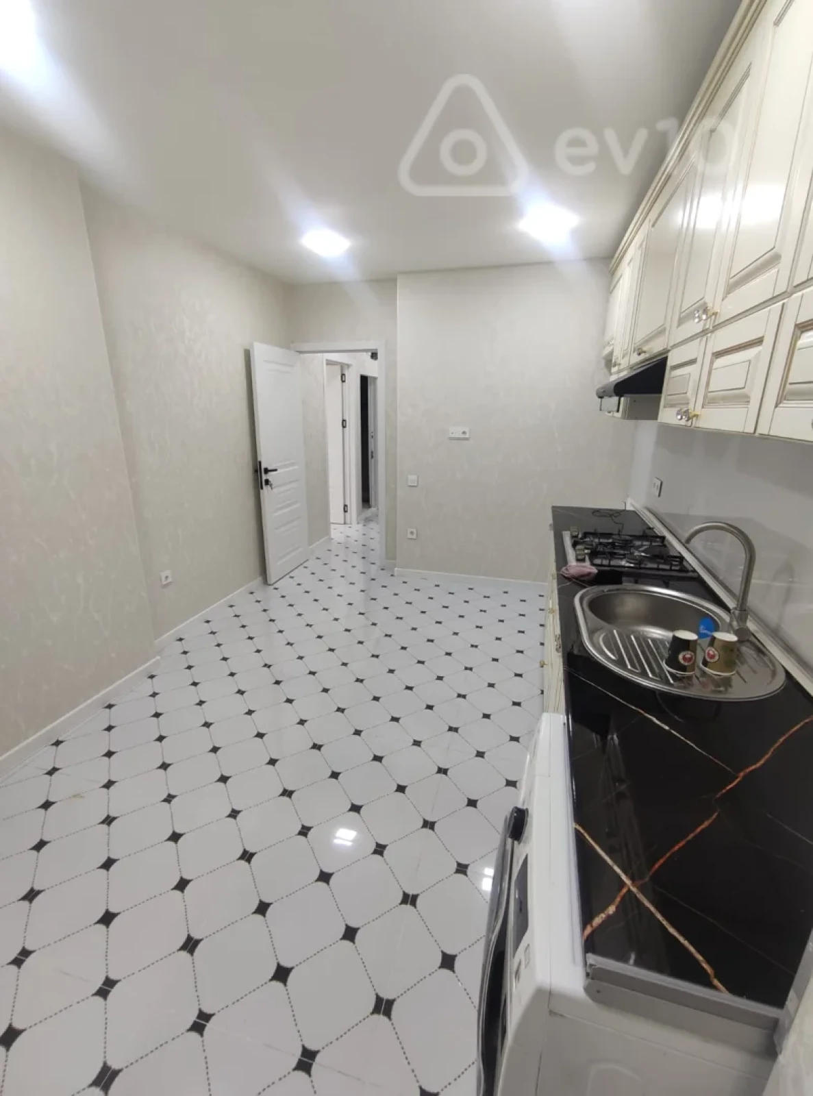 Kirayə verilir 3 otaqlı köhnə tikili 75 m²