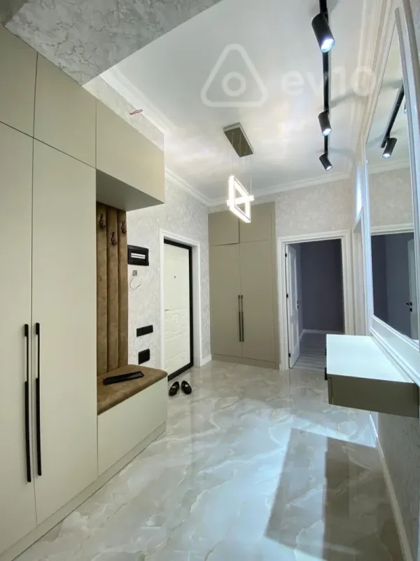 Kirayə verilir 3 otaqlı yeni tikili 85 m²